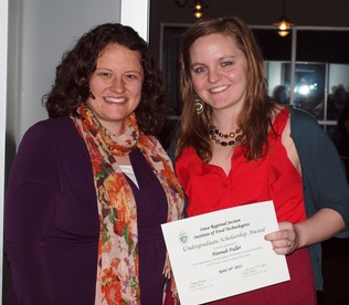 <p>Chair Teresa Busch presented the $500 Iowa Section IFT Outstanding Undergraduate Student Scholarship to Hannah Fuller.</p>